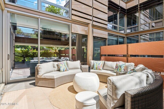 Building Photo - 7161 E Rancho Vista Dr