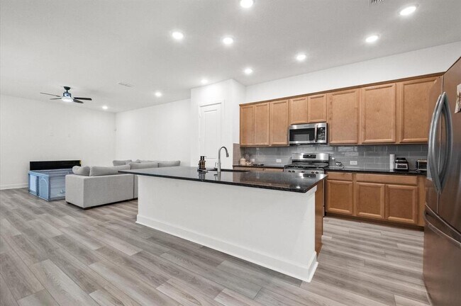 Building Photo - 1511 Emma Lk Dr