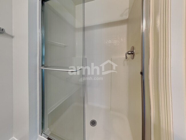 Building Photo - 1812 Roper Rd