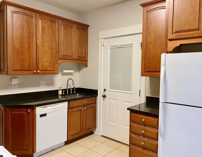 Building Photo - Beautiful 2 Bed / 2 Bath Buena Park Condo For Rent! In-Unit Washer & Dryer! FREE Heat, Water, and...