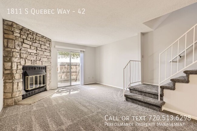 Building Photo - Freshly updated 2 Bed Townhome