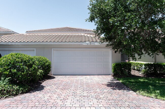 Building Photo - Beautiful 3/3 w/ 2 Car Garage in Gated Vil...
