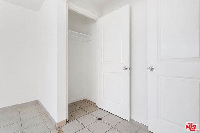 Building Photo - 1635 S Beverly Glen Blvd