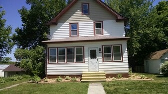 Building Photo - 309 Birch Ave S
