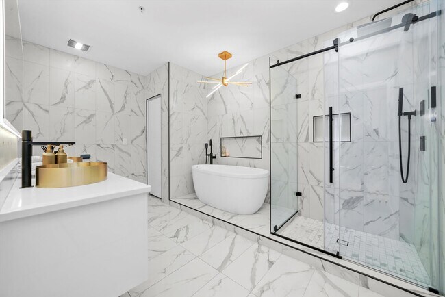 Building Photo - 450 Village Center Dr