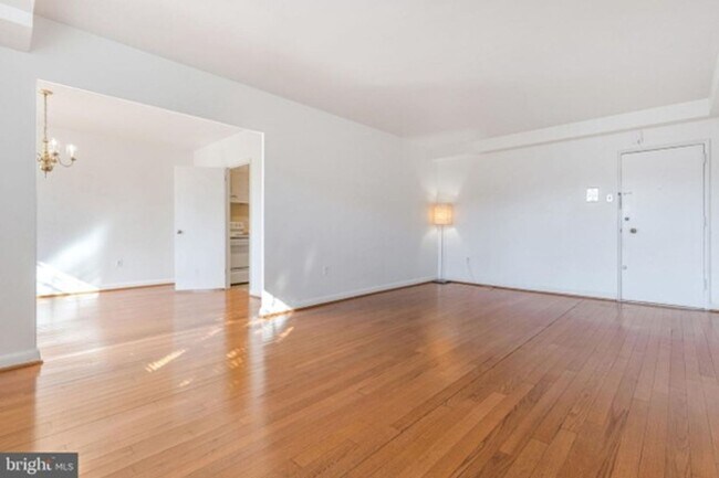 Building Photo - Spacious Tuscany/Canterbury 1bd/1ba Condo with W/D! Available 8/14