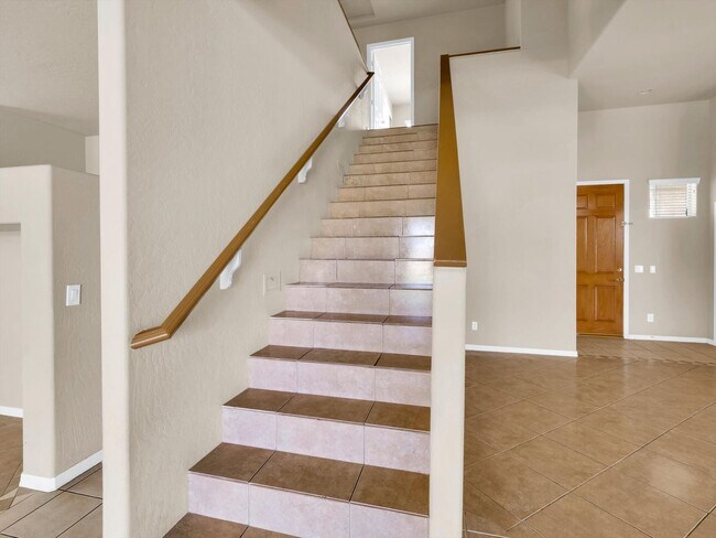 Building Photo - stunning 4-bedroom, 2-bathroom home