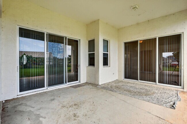 Building Photo - 379 NW La Playa St