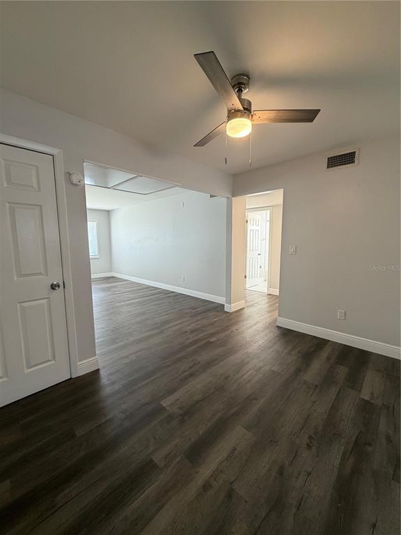 Building Photo - 320 W Howry Ave