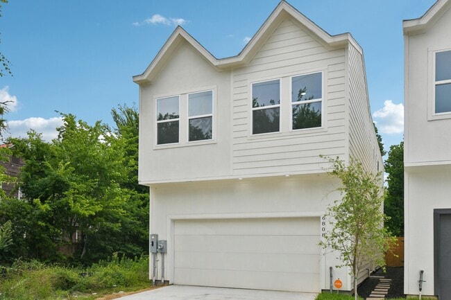 Building Photo - 6808 Madrid St