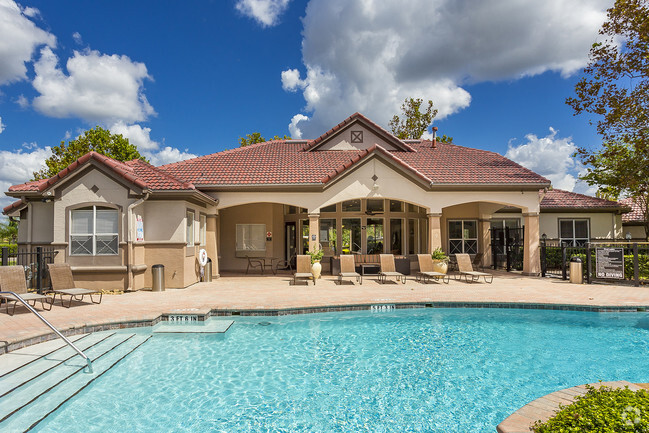 Resort-style pool - Egrets Landing Apartments