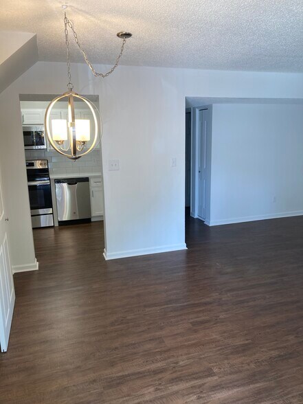 Building Photo - 1729 Redbird Cove