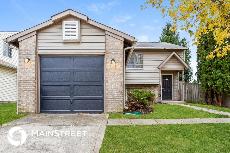 Primary Photo - 4051 Luxembourg Cir W