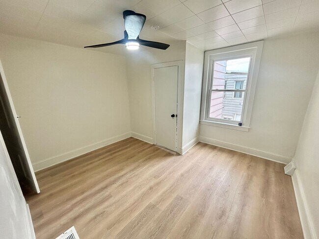 Building Photo - 2644 Tilton St