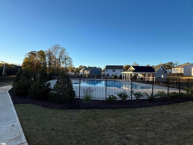 Building Photo - 213 Sweetgrass Ln