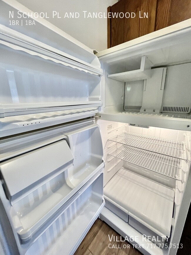 Building Photo - 323 N School Pl