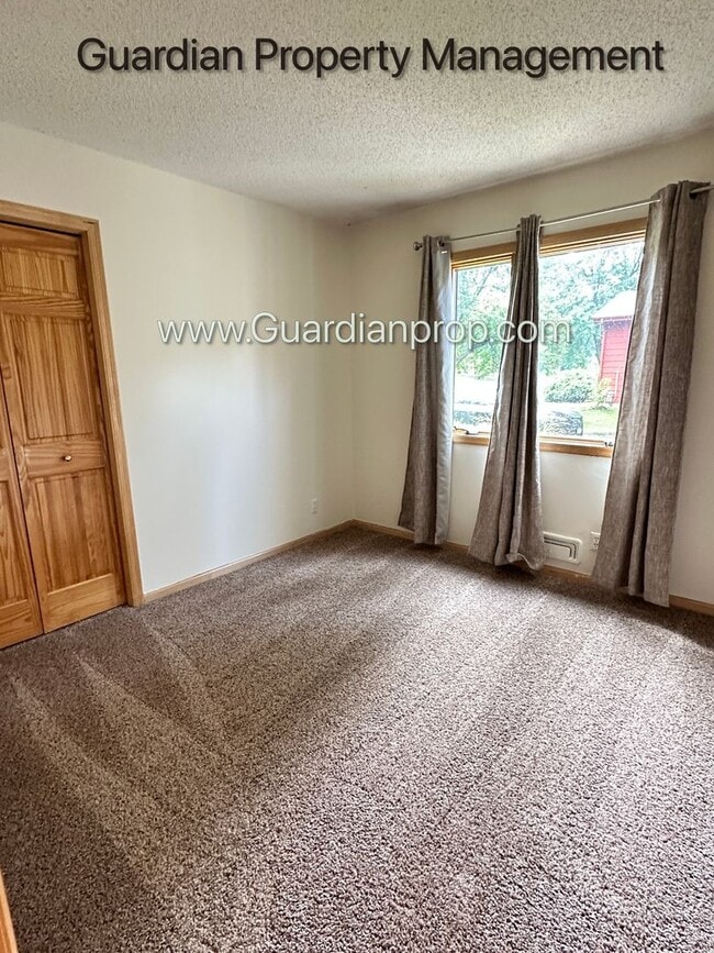 Building Photo - South West Bloomington Single Family Home,...
