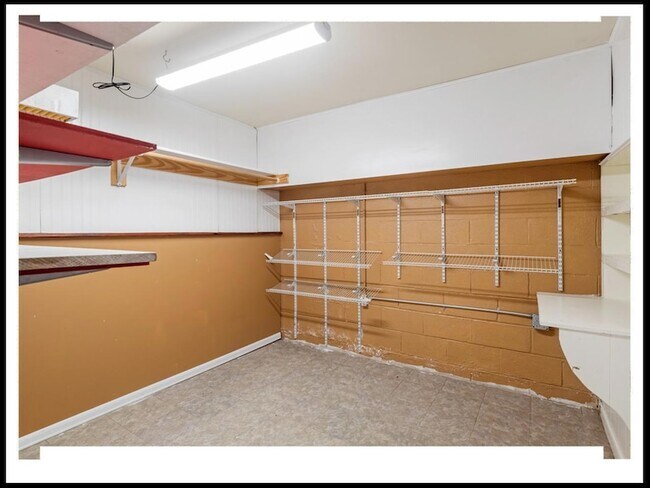 Building Photo - 112 E Lawson St