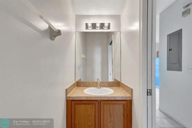 Building Photo - 5047 Palmbrooke Cir