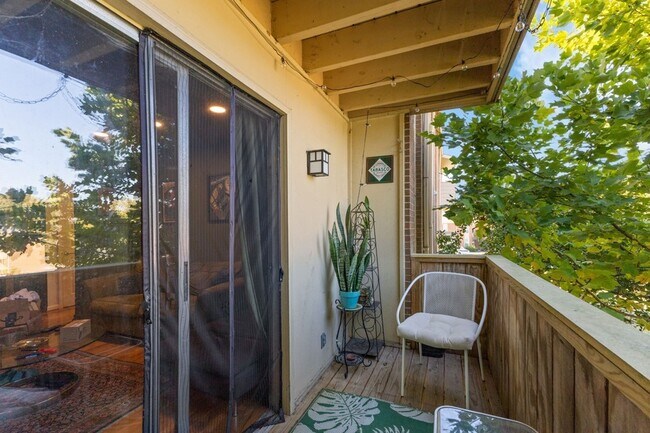 Building Photo - 515 Basswood Ave