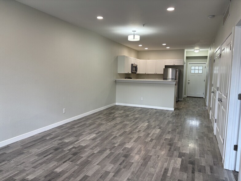 Building Photo - 1601 Kimbark St