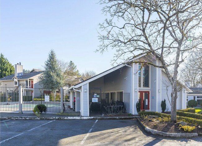 Building Photo - 2 bed, 2 bath rental condo in Lake Oswego ...