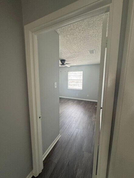 Building Photo - 1703 Kirk Ave