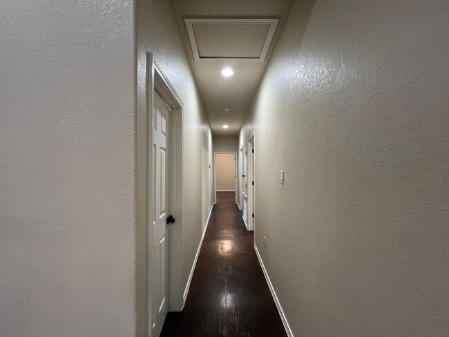 Building Photo - 3/2 Duplex in New Braunfels, TX