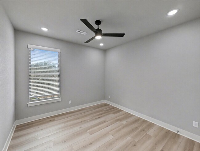 Building Photo - 52 Claxton Dr