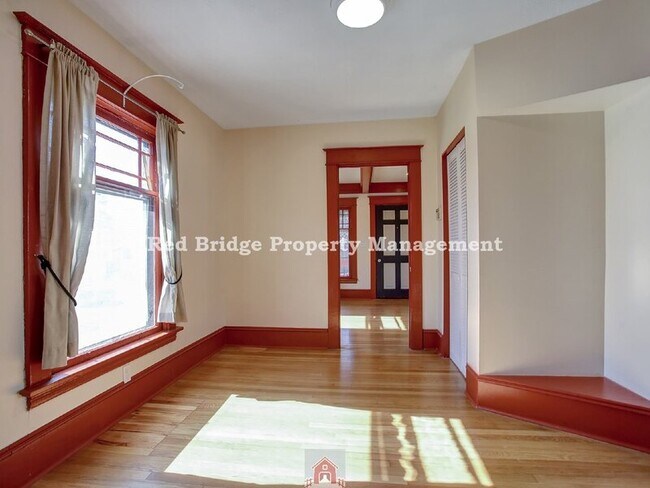 Building Photo - 5022 NE 23rd Ave