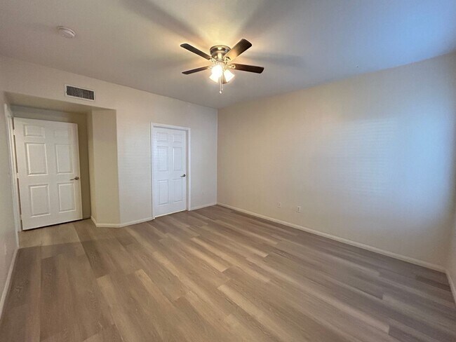 Building Photo - Cozy 2 Bedroom 2 Bathroom Summerlin Condo!