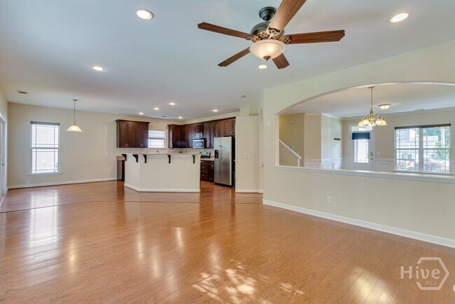 Building Photo - 127 Magnolia Dr