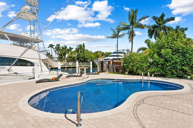Building Photo - 2301 E Las Olas Blvd