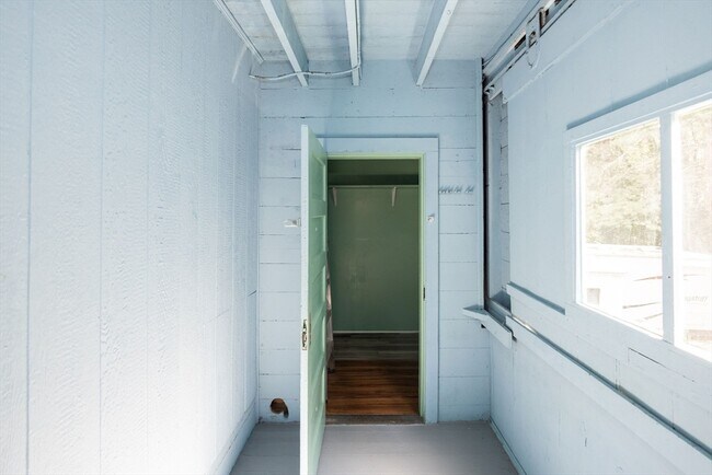 Building Photo - 33 Dane Ave