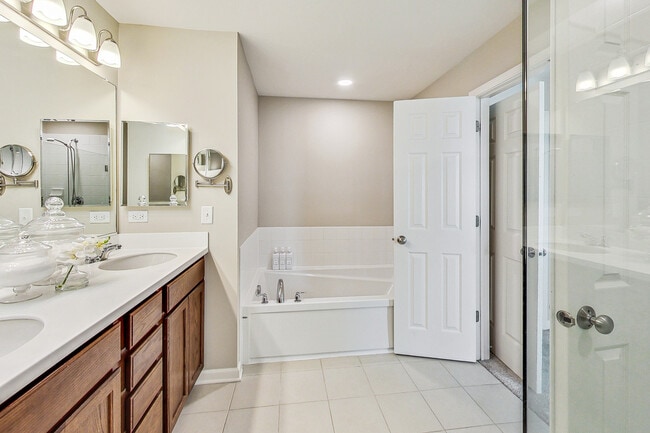 Building Photo - 598 Station Park Cir