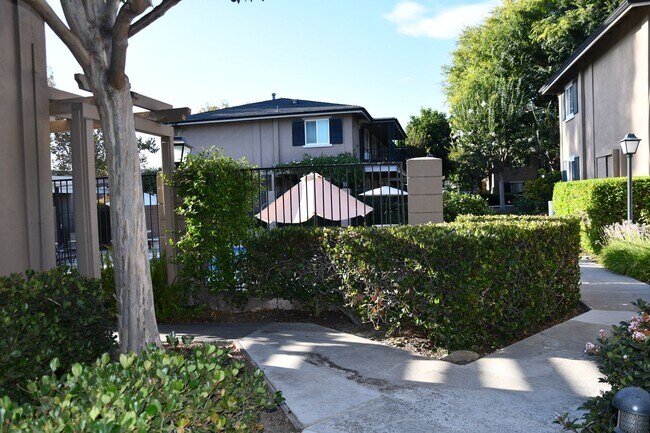 Building Photo - 660 S Glassell St