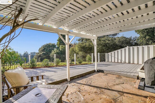 Building Photo - 21 Ironwood