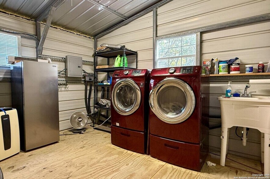 Building Photo - 1224 Campfire