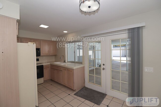 Building Photo - 2 Bedroom 1.5 Bath Home in 55+ Community