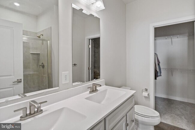 Building Photo - 734 Watts St