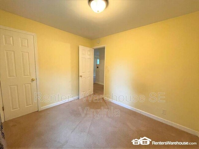 Building Photo - 500 Ashlawn Dr