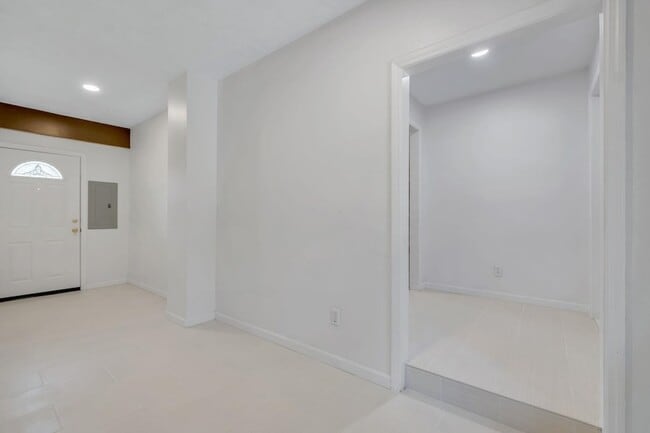 Building Photo - 7916 Skipper Ln