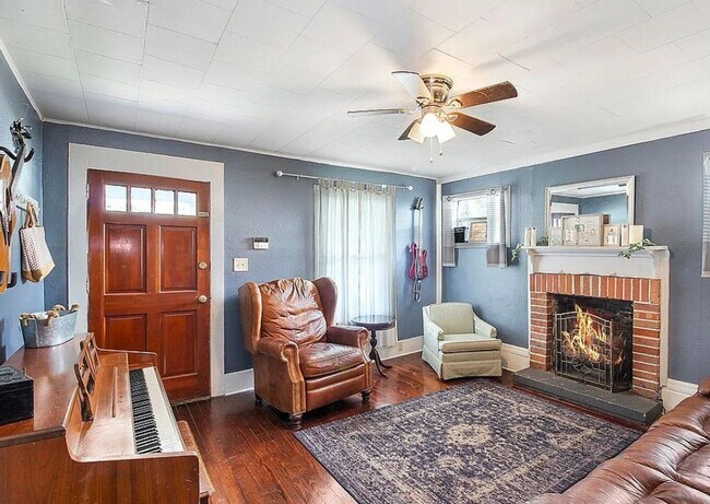 Building Photo - Charming 3-Bedroom Cottage in the Heart of Leesburg!