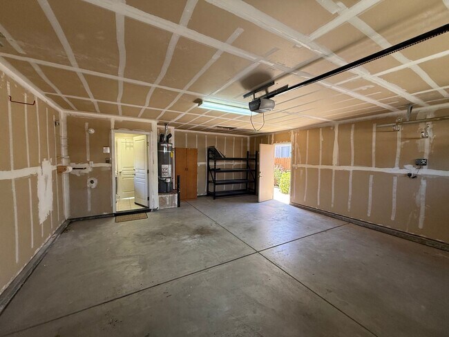 Building Photo - Single story home located in desirable northwest Modesto neighborhood!