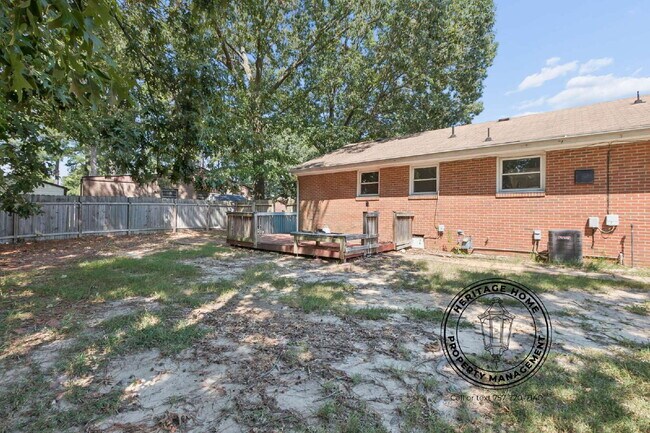 Building Photo - "Charming 3-Bed Oasis with Scenic Views & Modern Touches on Faubus Drive!"
