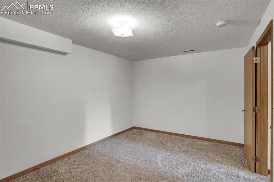 Building Photo - 5507 Fiesta Ln