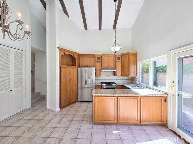 Building Photo - 10835 Slater Ave