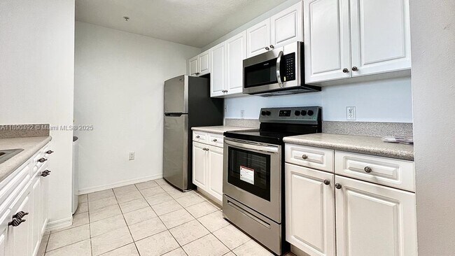 Building Photo - 1203 Town Center Dr