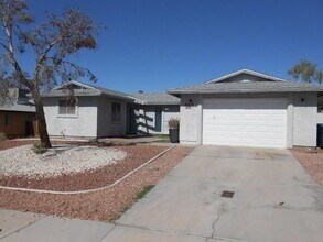 Building Photo - Spacious Single Story Home near Lake Mead ...