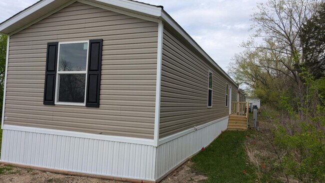 Building Photo - 15462 Lewis Rd